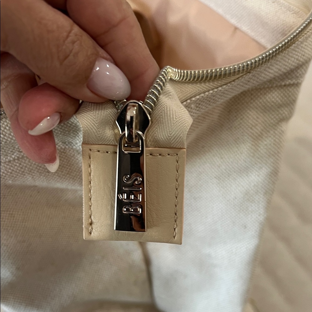 BEIS Mini Weekender Cream and Tan Canvas Bag - Picture 11 of 15